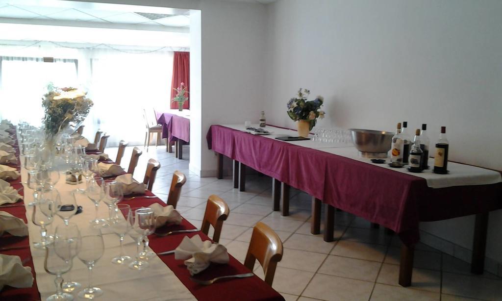Le Clos Fleuri Bourg-de-Thizy Exteriör bild